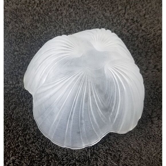 Frosted Glass Shell Bowl Set of 2 vintage Mikasa Salad or Seafood Serving Dishes - Picture 3 of 7